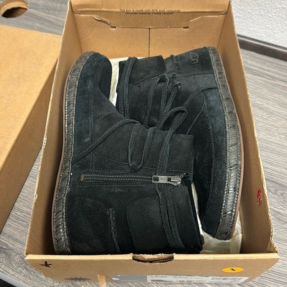 UGG Women's Reid Moc - Picture 2 of 9